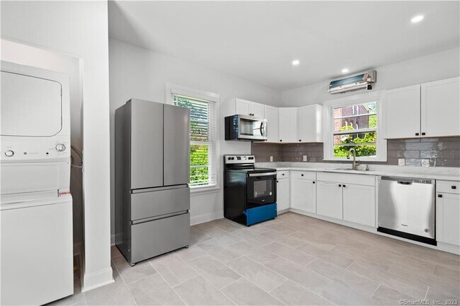 Building Photo - 318 Humphrey St