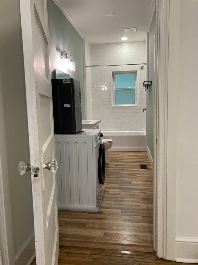 Building Photo - 951 W Branch Ave