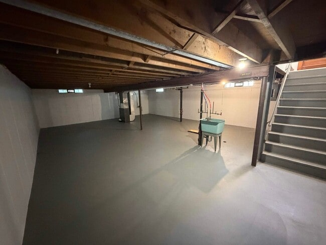 Building Photo - 652 W MacArthur Ave
