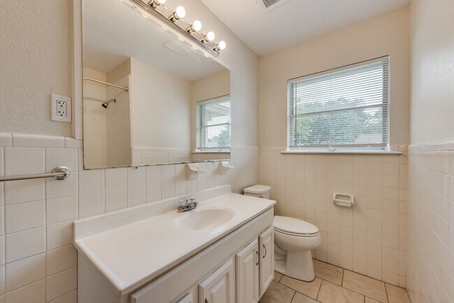 Building Photo - 2405 Adams Ct