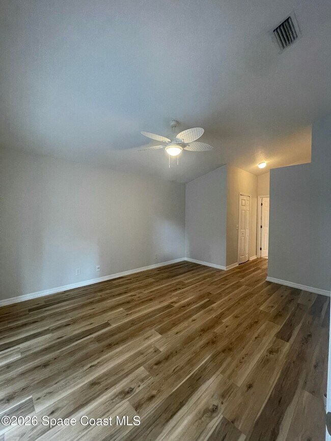 Building Photo - 2071 12 Oaks Dr SE