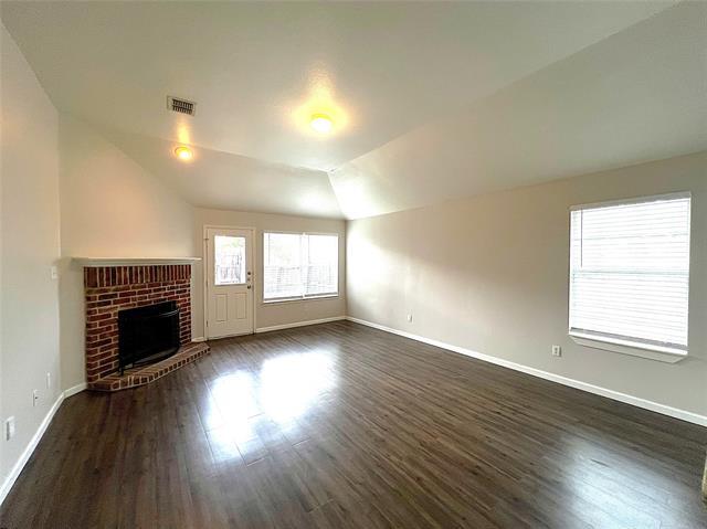 Building Photo - 1923 Pin Oak Ln