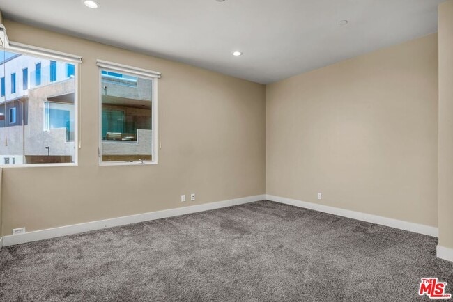 Building Photo - 308 Gull St