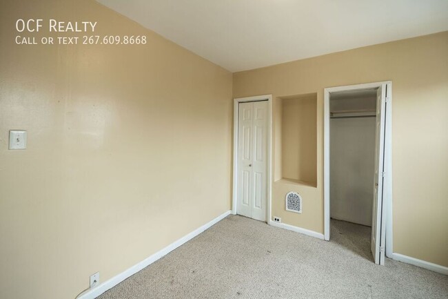 Building Photo - 2500 E Oakdale St