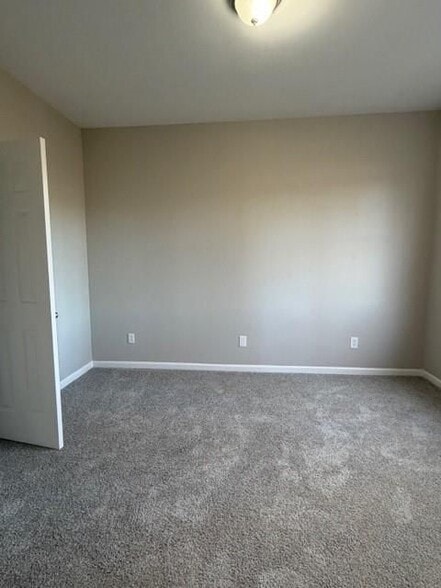 Building Photo - 5034 Hickory Hills Dr