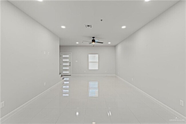 Building Photo - 28 Vanessa Ln