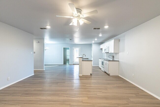 Building Photo - 8609 10th Pl