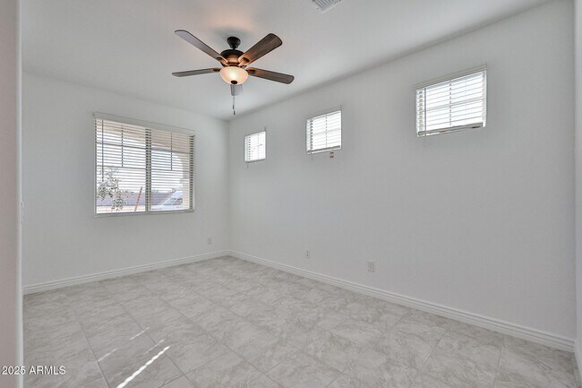 Building Photo - 8742 W Pasadena Ave