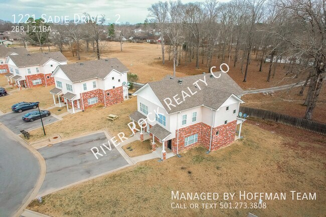 Building Photo - 1221 Sadie Dr