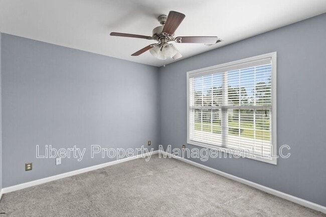 Building Photo - 130 Breezewood Dr