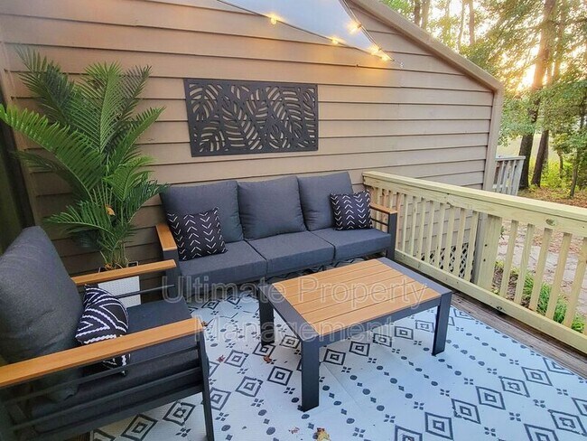 Building Photo - 207 St Luke Ct