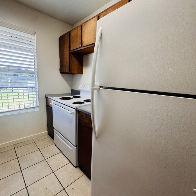 Building Photo - Welcome home to your 2 Bedroom | 1 Bathroom Apartment located in Nederland, TX.