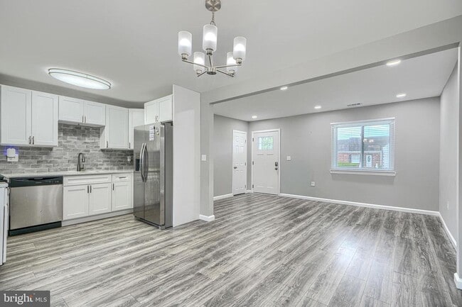 Building Photo - 4722 Raspe Ave