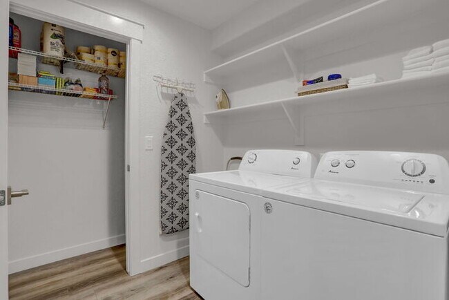 Building Photo - 3719 Venice Grove
