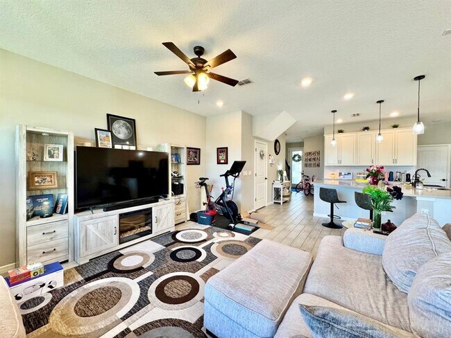 Building Photo - 11281 Beach Walk Wy NE