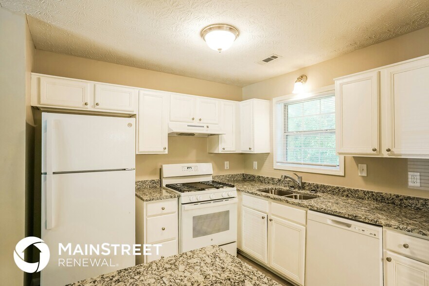 Building Photo - 6670 South Ave