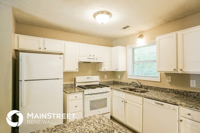 Building Photo - 6670 South Ave