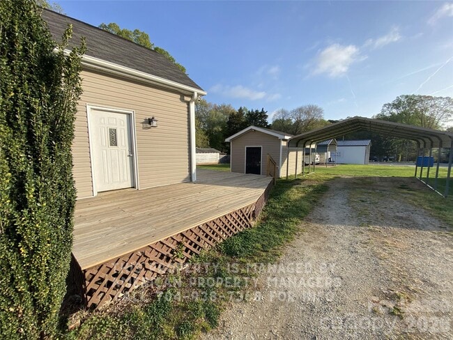 Building Photo - 214 W Church St