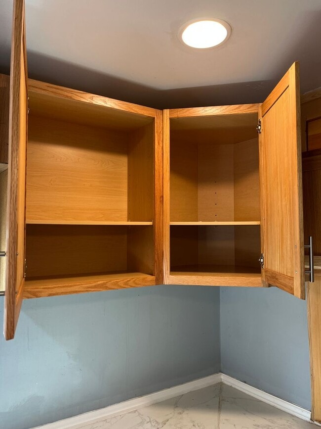 Building Photo - 2635 Royal St