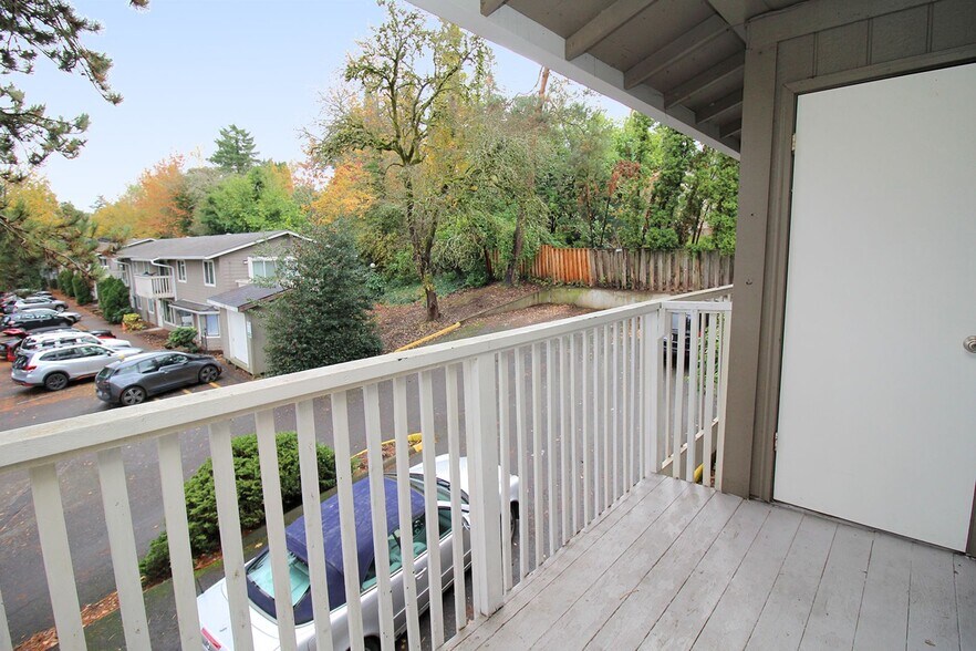 Building Photo - 5704 SW Beaverton Hillsdale Hwy