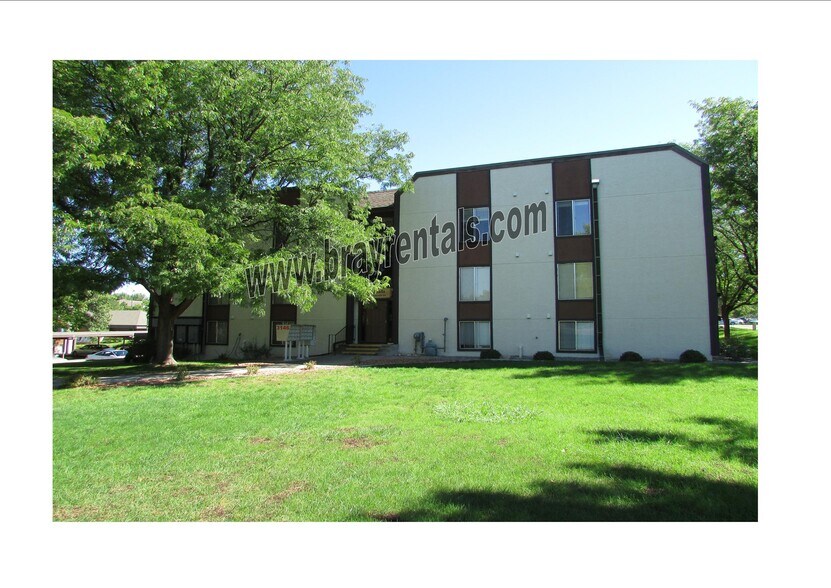 Building Photo - 3146 Lakeside Dr