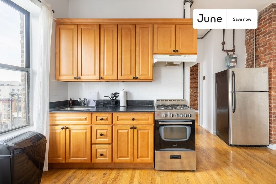 Building Photo - 1507 St Johns Pl