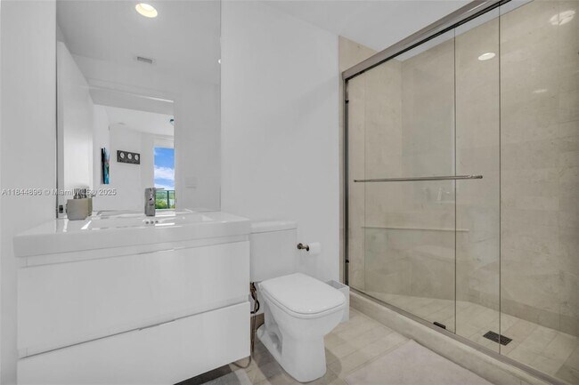 Building Photo - 17111 Biscayne Blvd
