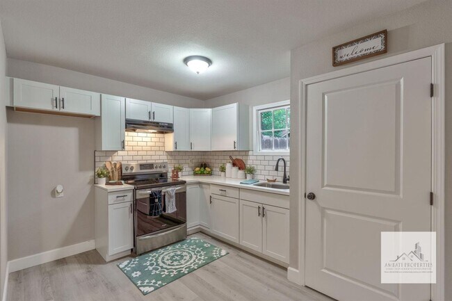 Building Photo - 1435 N Poplar Ave