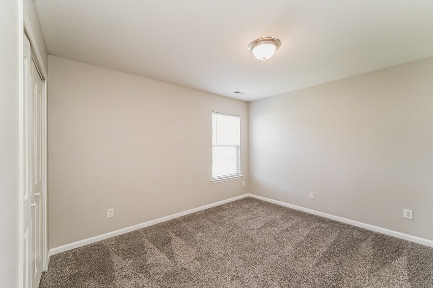 Building Photo - 620 Wrayhill Dr