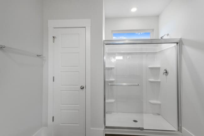 Building Photo - Spacious 4 Bedroom Home in Blake Farm