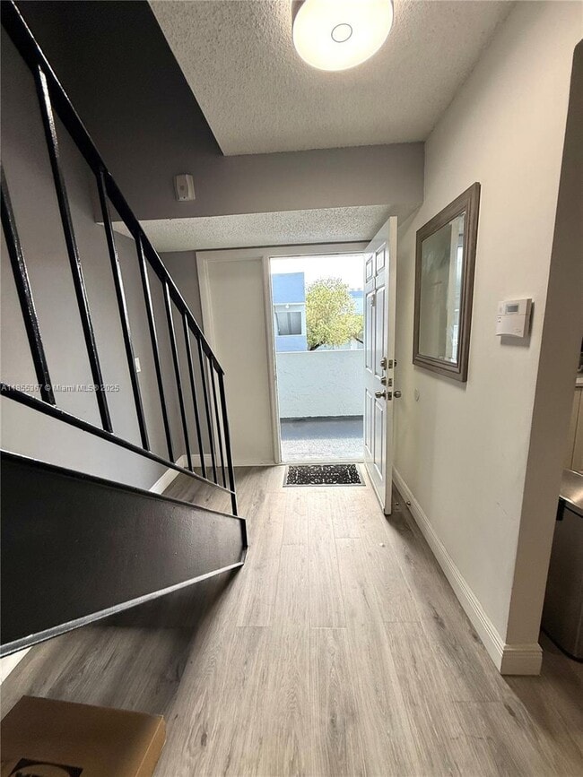 Building Photo - 9367 Fontainebleau Blvd