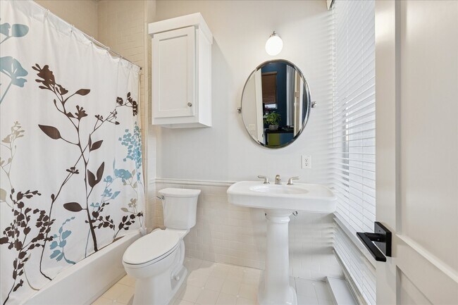 Building Photo - 1822 Morse St