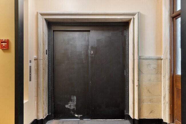 Building Photo - 16 Balmoral St