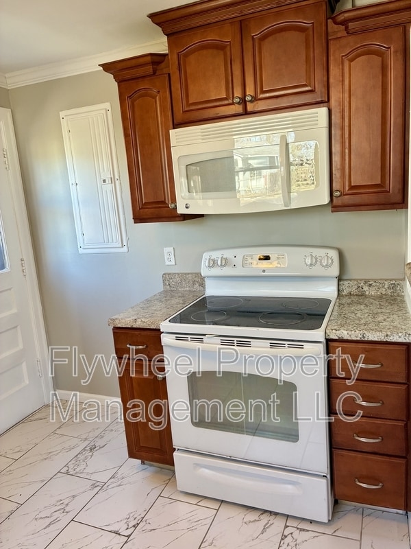 Building Photo - 81 Elberta St