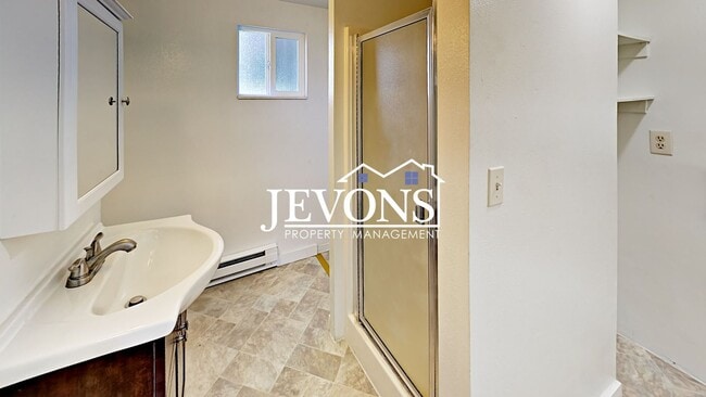 Building Photo - Pet-friendly single-family home in Tieton ...