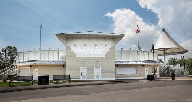 Building Photo - 61 Hillandale Rd