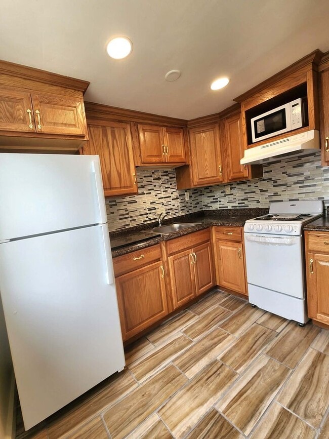 Building Photo - Beachy!