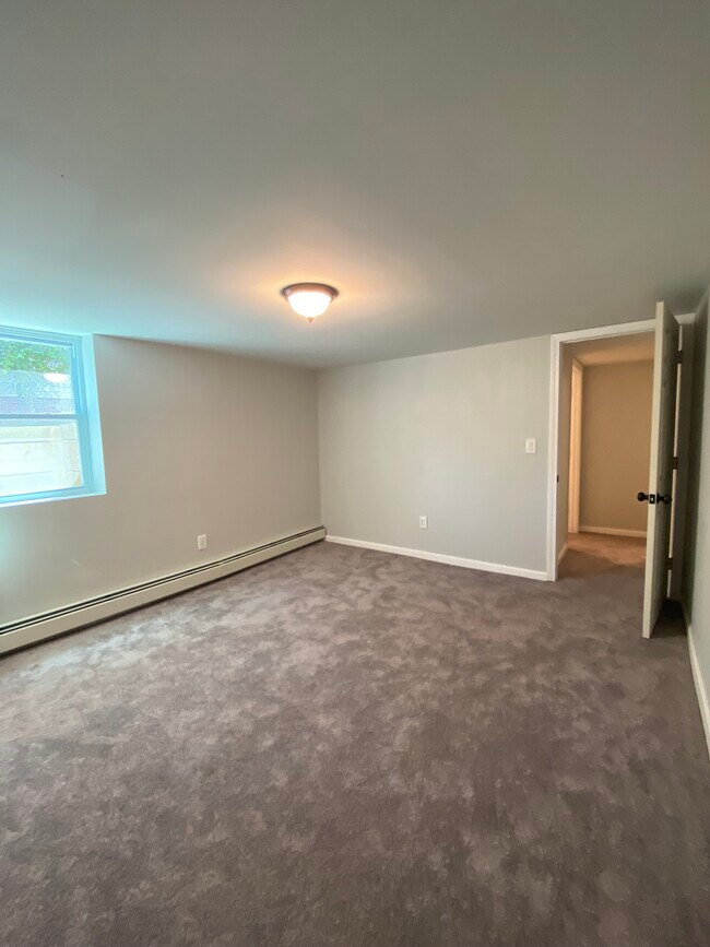 Building Photo - 24 Huxley Ave