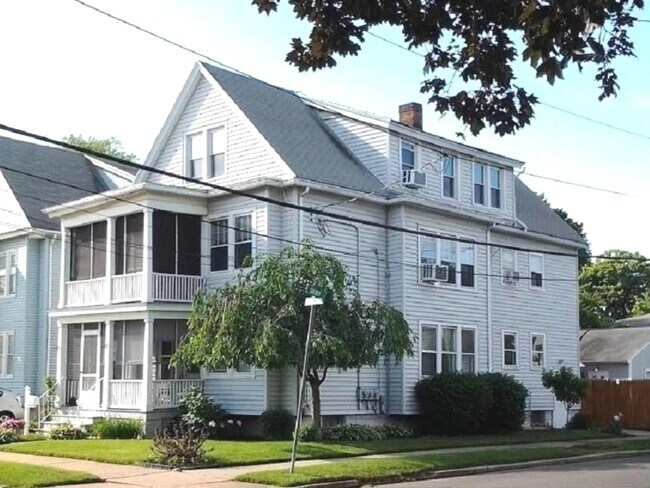 Building Photo - 108 Concord St