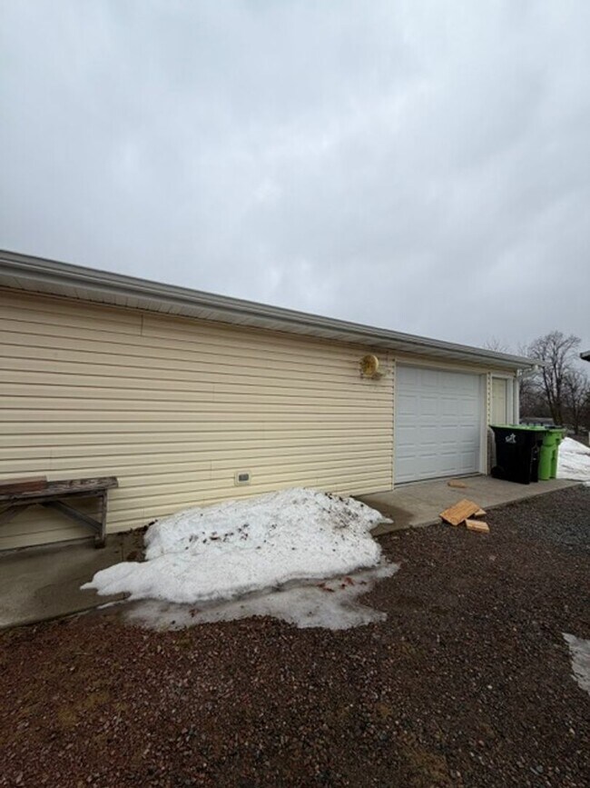 Building Photo - 1806 Black River Rd