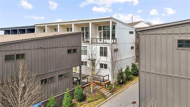 Building Photo - 900 Brees Ct