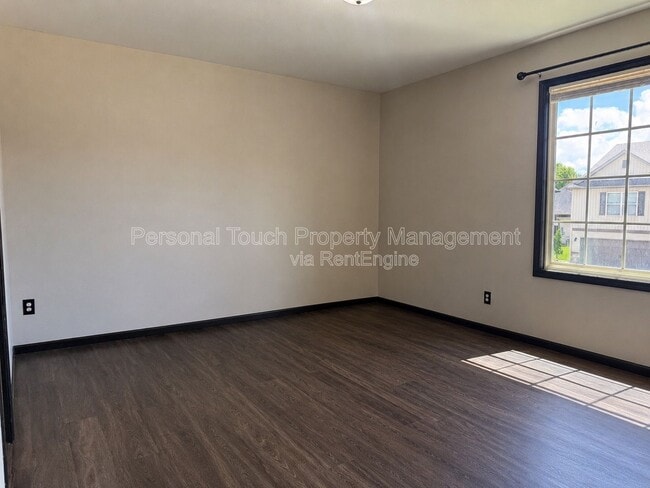 Building Photo - 4106 Clubhouse Dr S