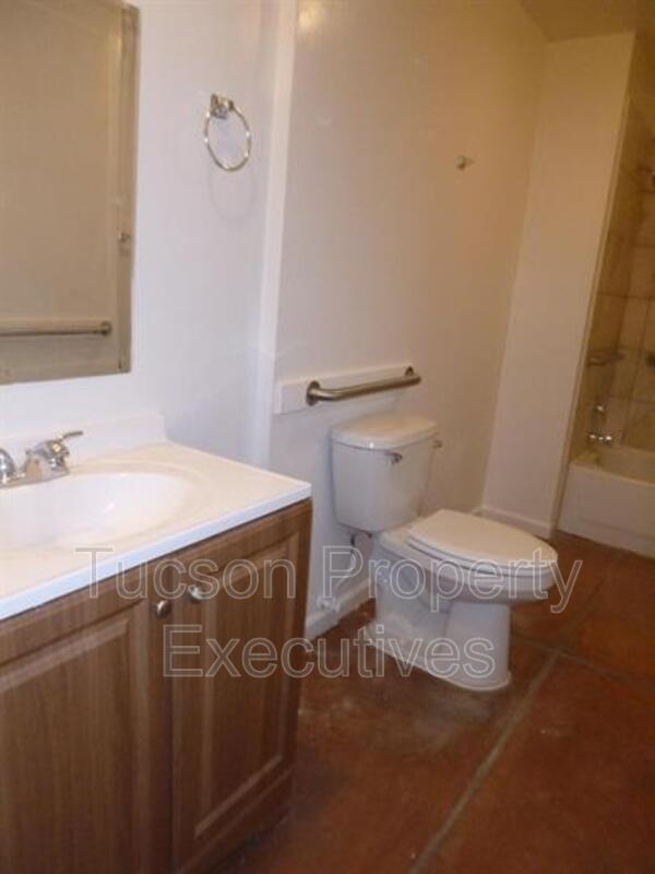 Building Photo - 1412 E 25th St