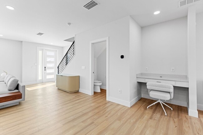 Building Photo - Exclusive Townhome in The Vue at Celebration Pointe