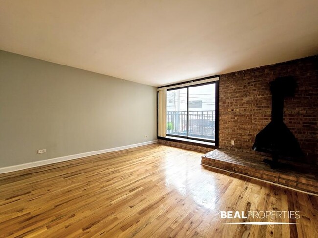 Building Photo - 0 bedroom in CHICAGO IL 60610