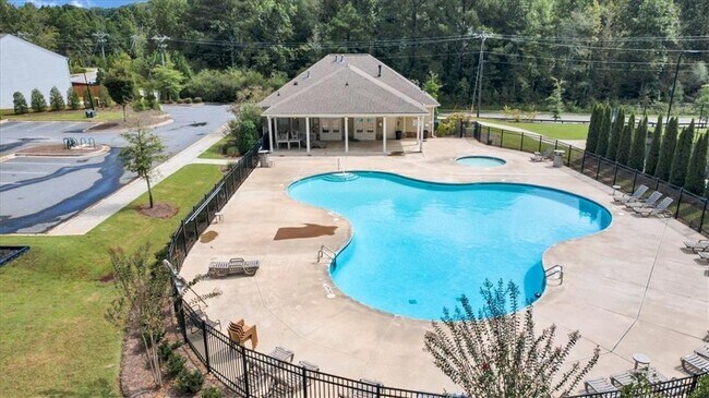 Building Photo - 167 Fernbrook Trl