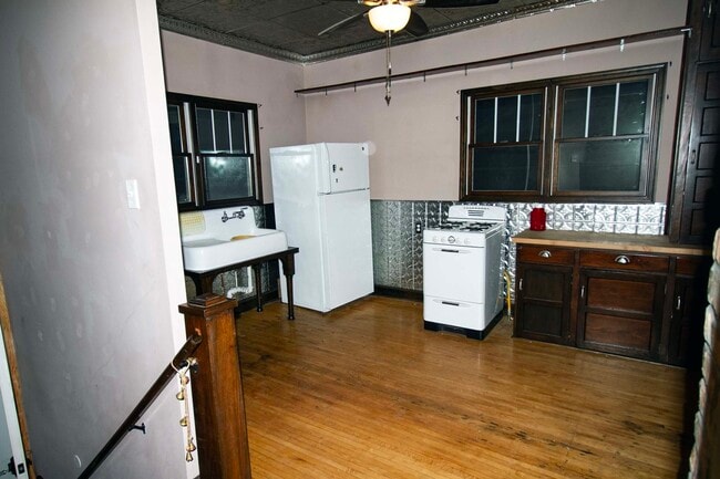 Building Photo - 510 N Raynor Ave