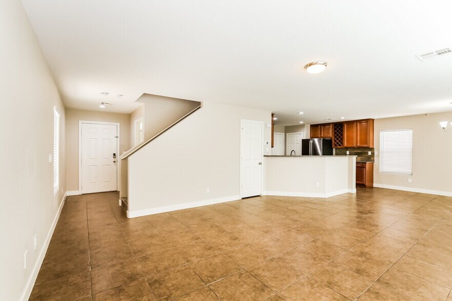 Building Photo - 25 Copper Pine Ave