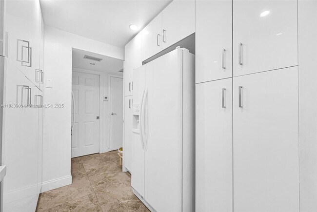 Building Photo - 20335 W Country Club Dr