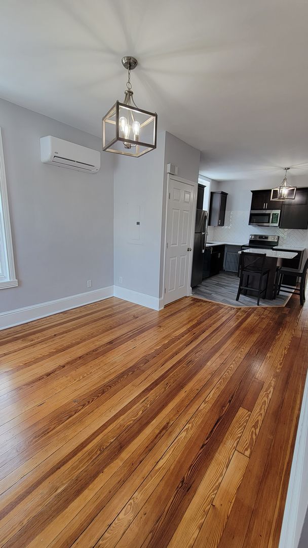 Building Photo - Beautiful Downtown Apartment for Rent!